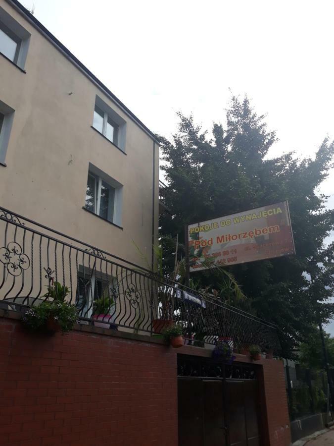 Uniejow Pensjonat Pod Milorzebem Bagian luar foto